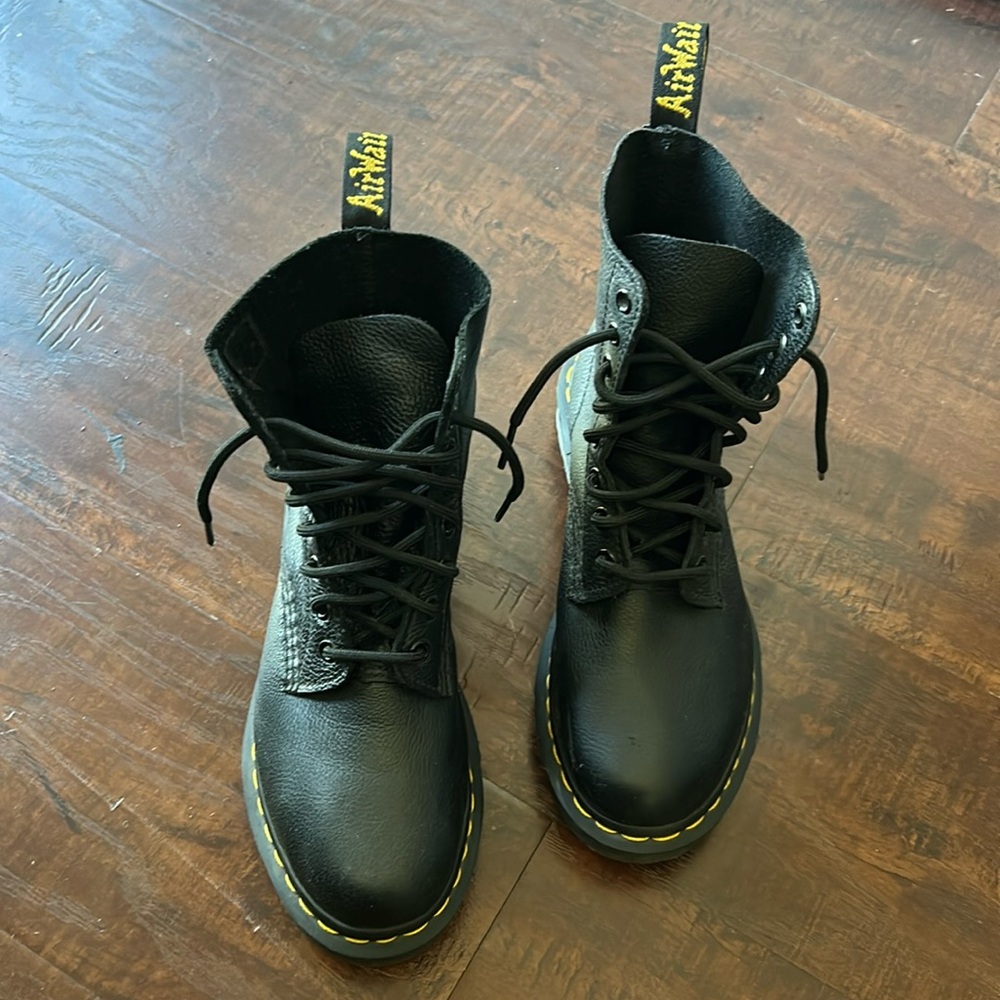 1460 WOMEN'S VIRGINIA LEATHER BOOTS